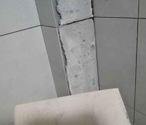 易门瓷砖空鼓维修公司分享下厨房瓷砖脱落的补救措施。